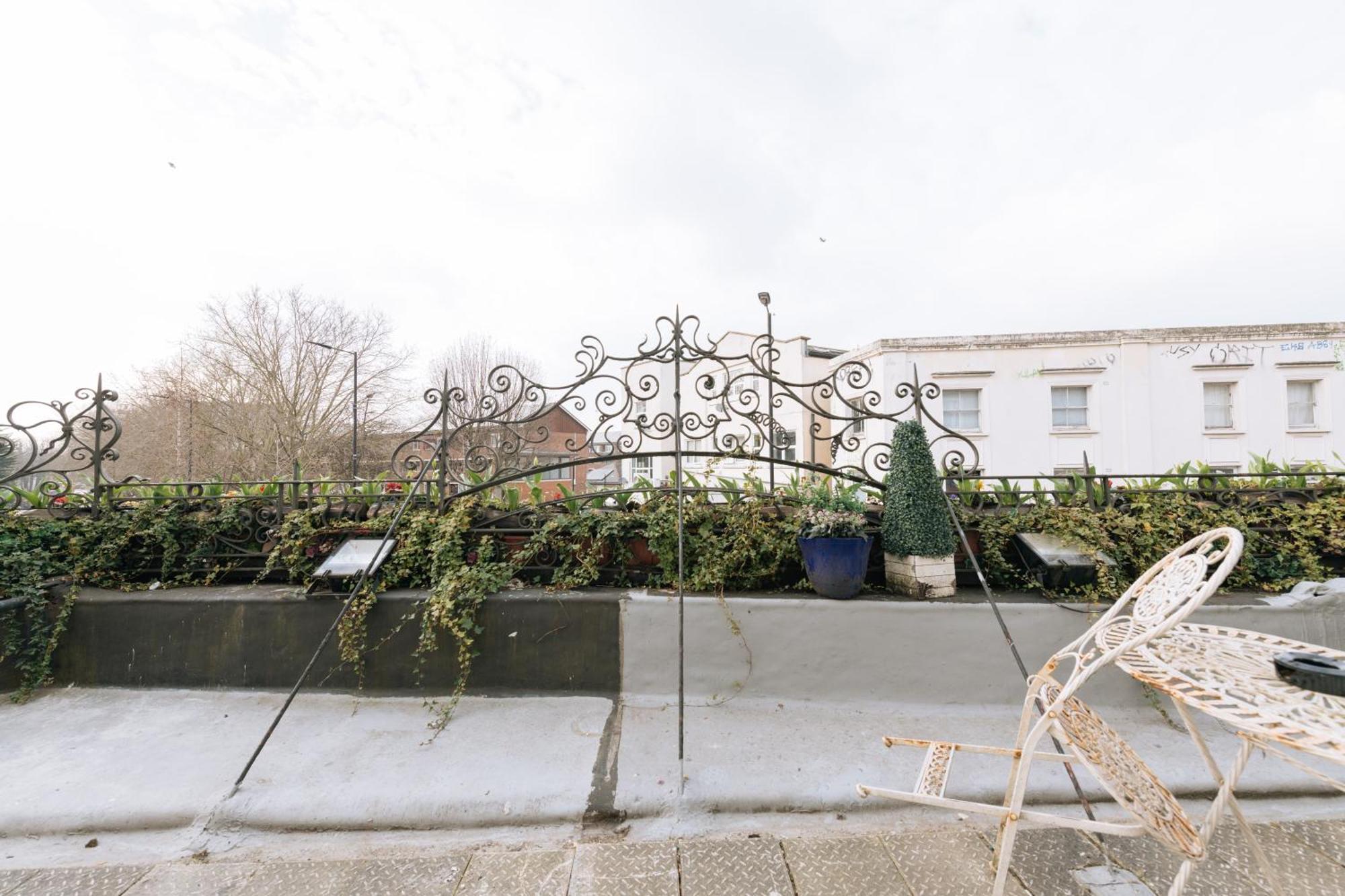 The Crown Pub & Guesthouse London Exterior photo