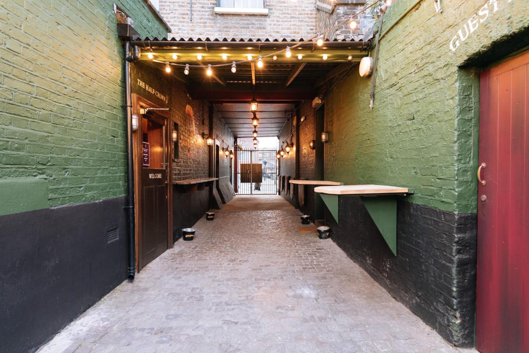 The Crown Pub & Guesthouse London Exterior photo