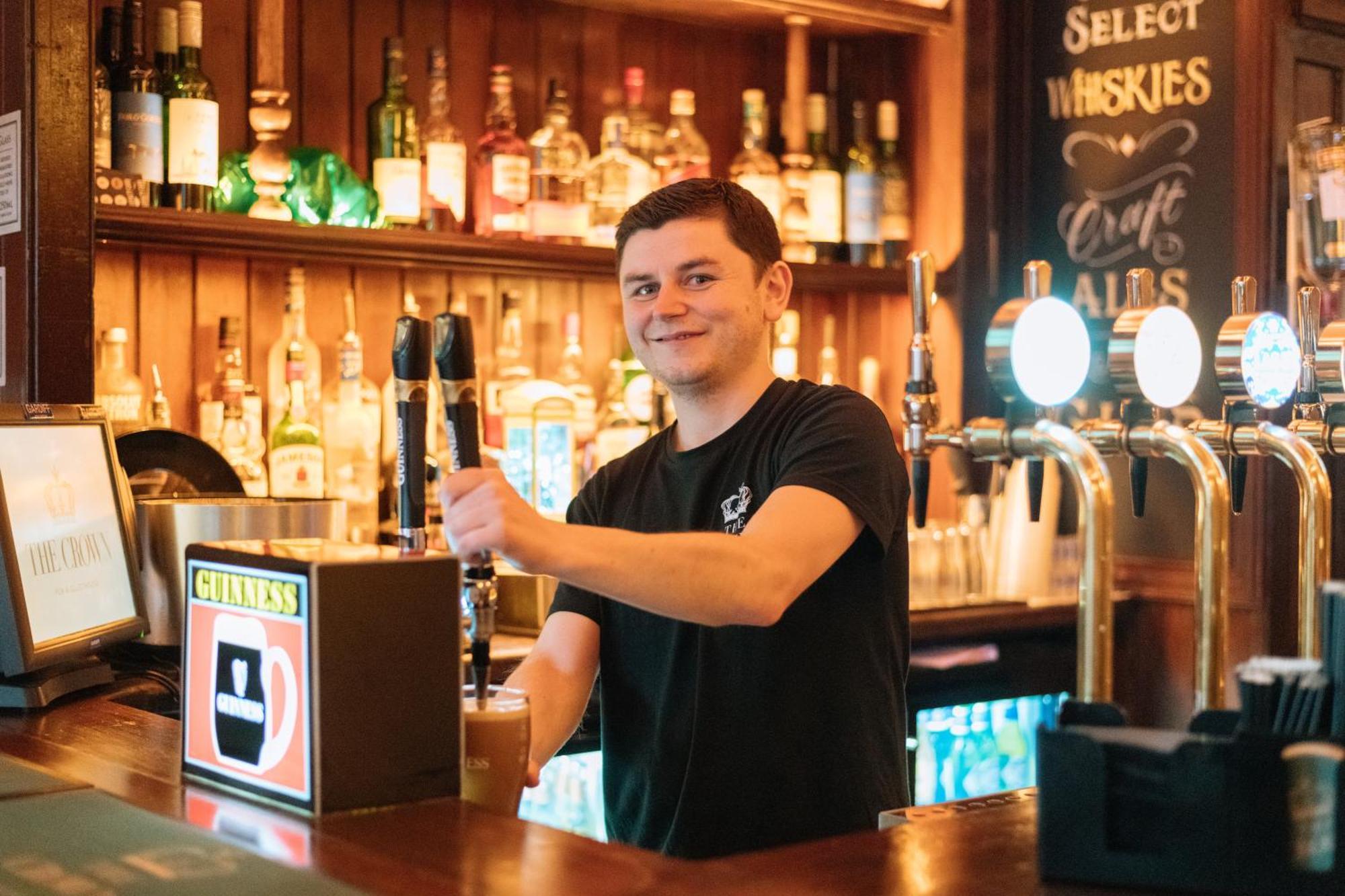 The Crown Pub & Guesthouse London Exterior photo