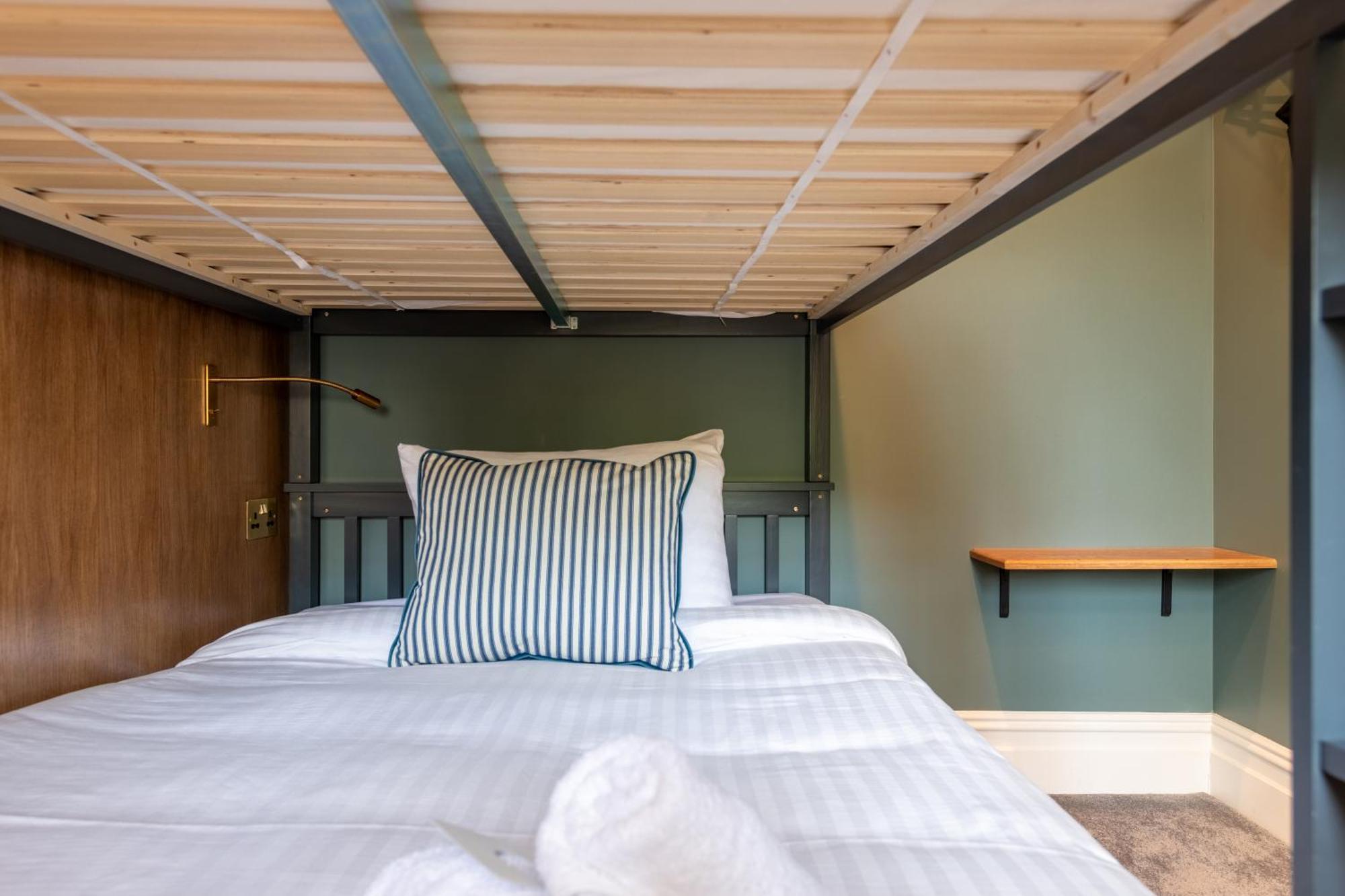 The Crown Pub & Guesthouse London Exterior photo